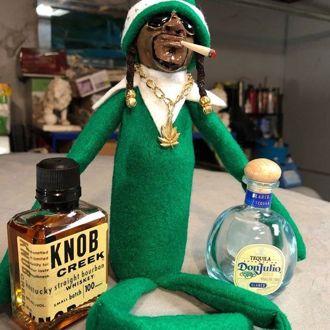 (✌️CHRISTMAS SALE NOW-48% OFF) Snoop on a Stoop Christmas Elf Doll