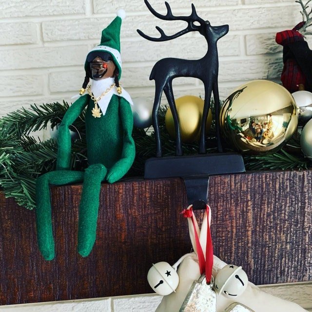 Snoop on a Stoop Christmas elf doll is perfect  decoration for your Christmas. 