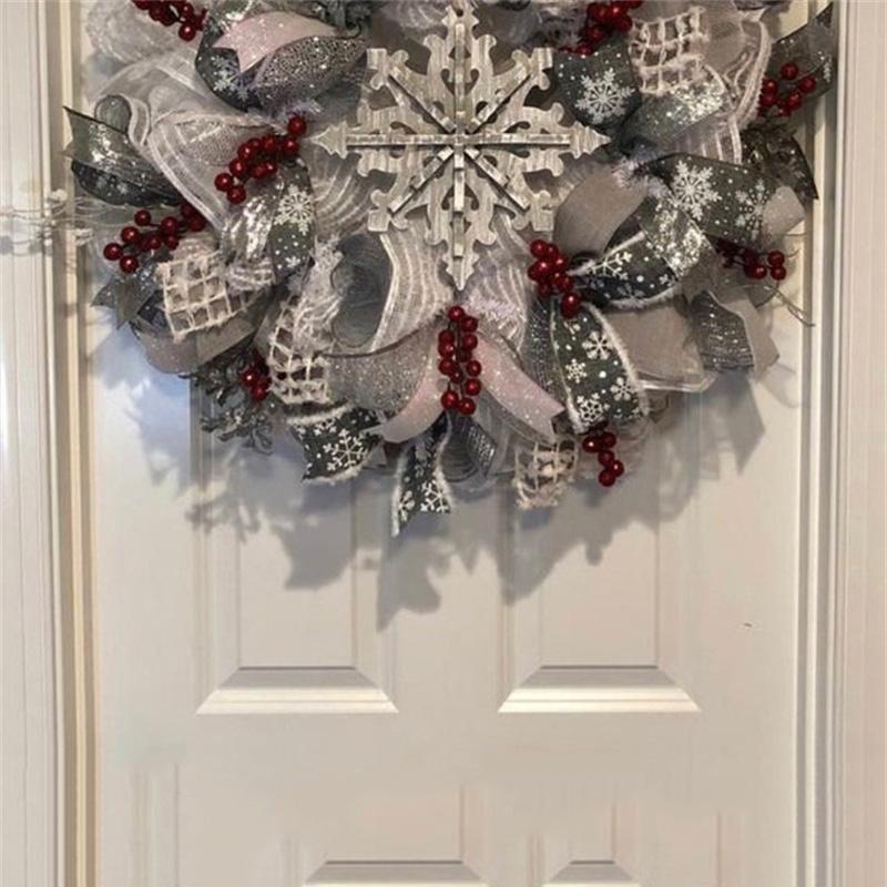 Winter Snowflake Holiday Wreath