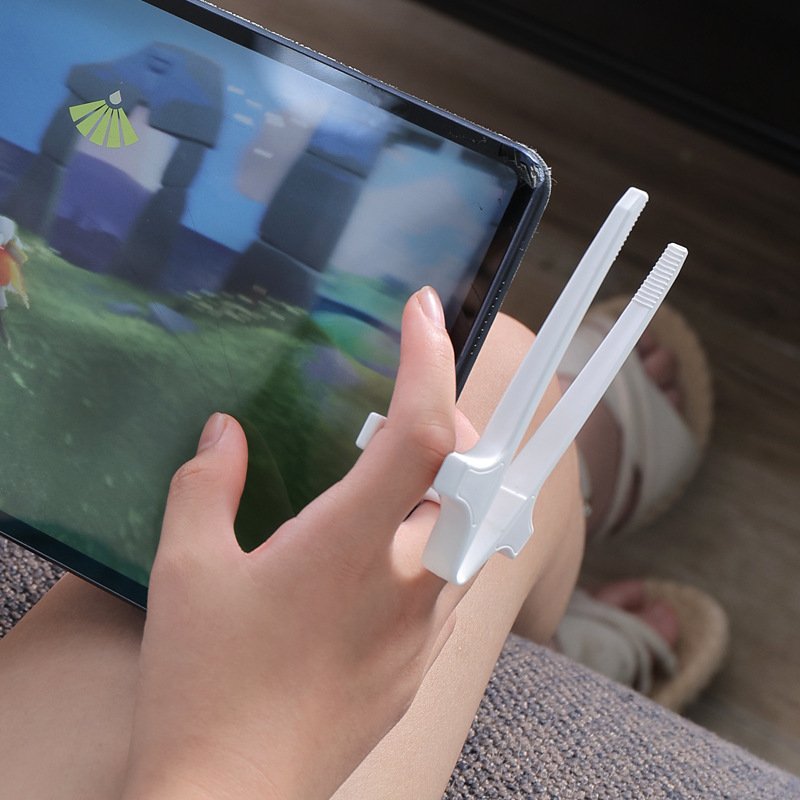 Gaming Finger Chopsticks - The Snacking Tool of the Future